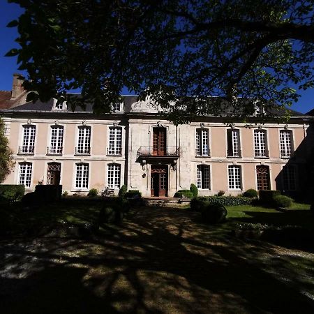 Hotel Des Tailles モルターニュ・オー・ペルシュ エクステリア 写真