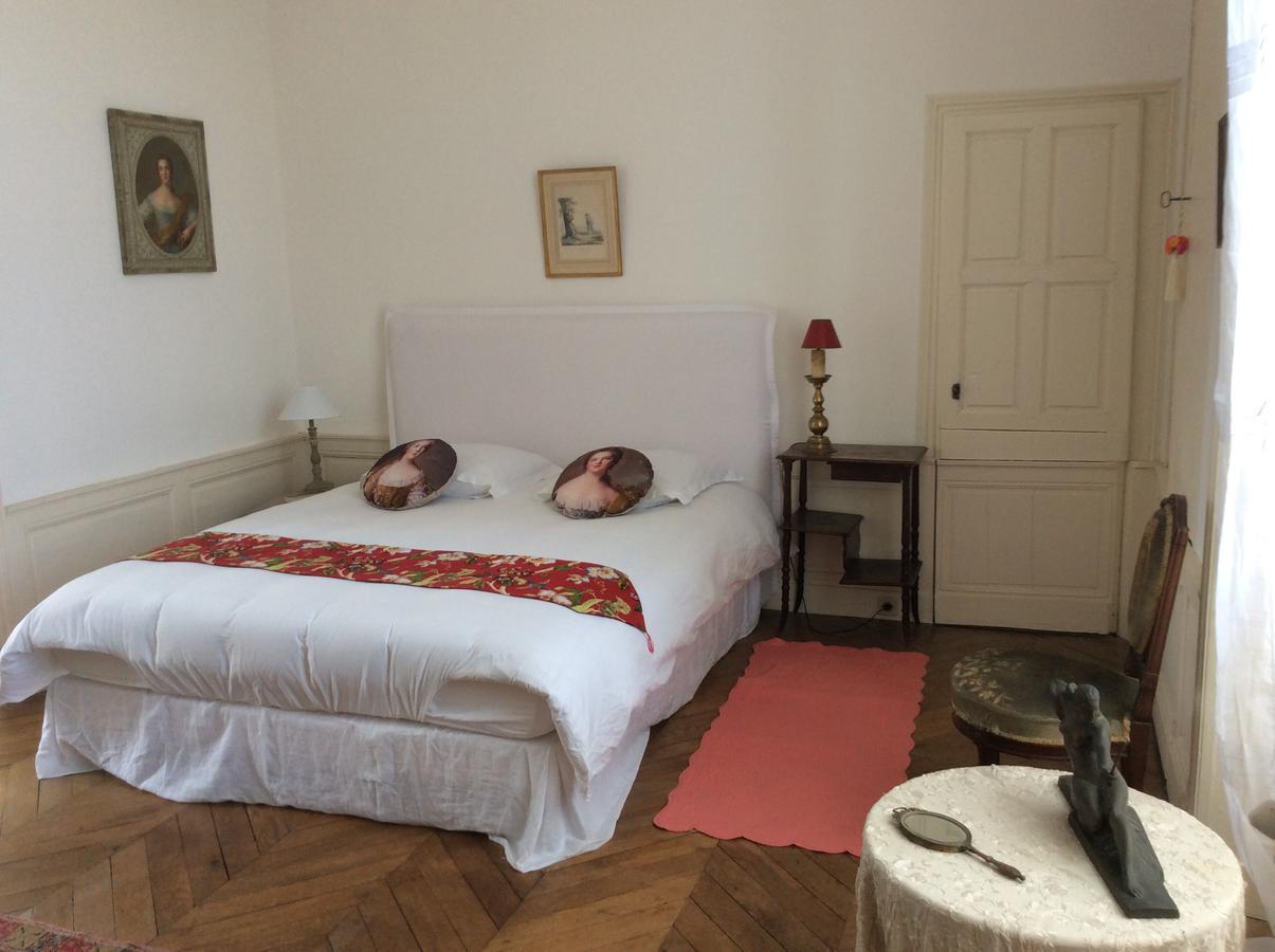 Hotel Des Tailles モルターニュ・オー・ペルシュ エクステリア 写真
