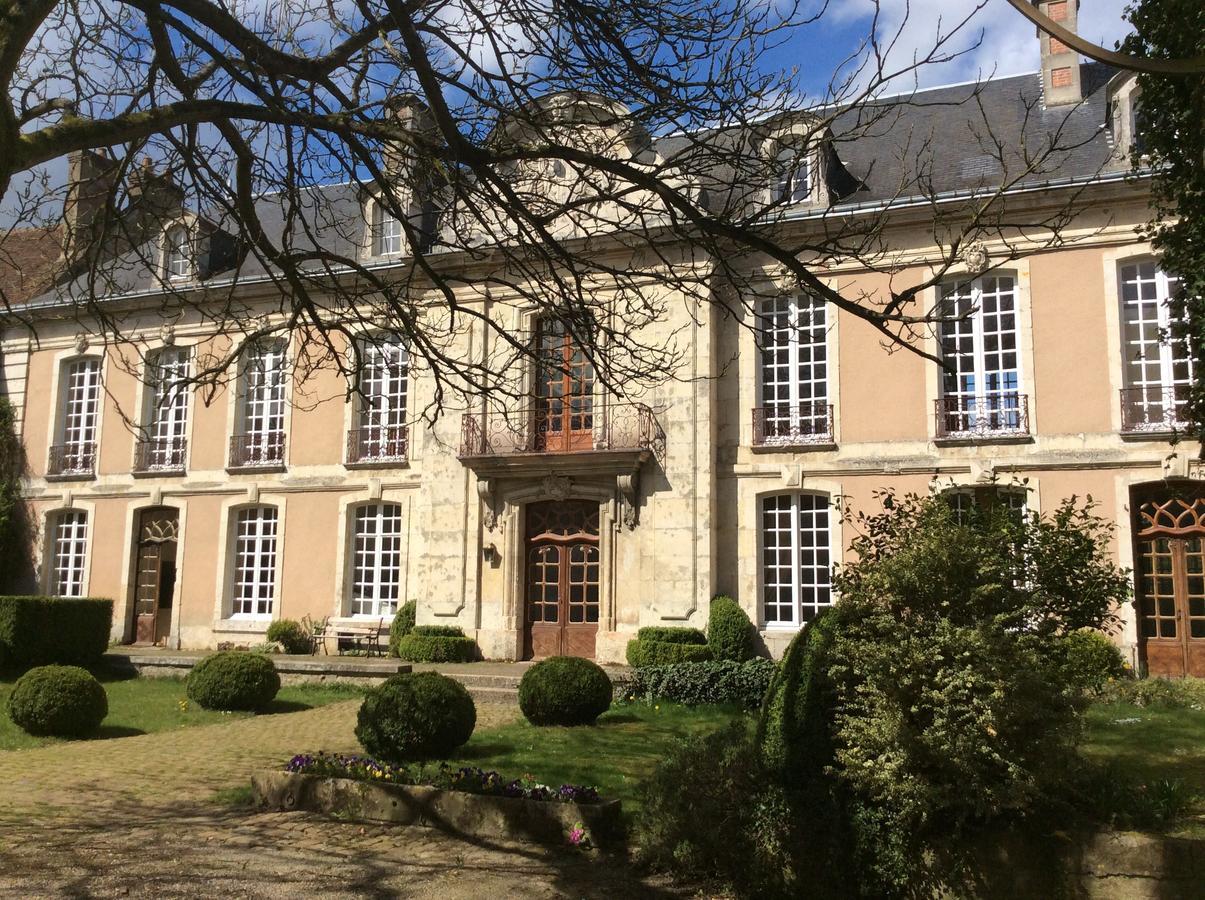 Hotel Des Tailles モルターニュ・オー・ペルシュ エクステリア 写真