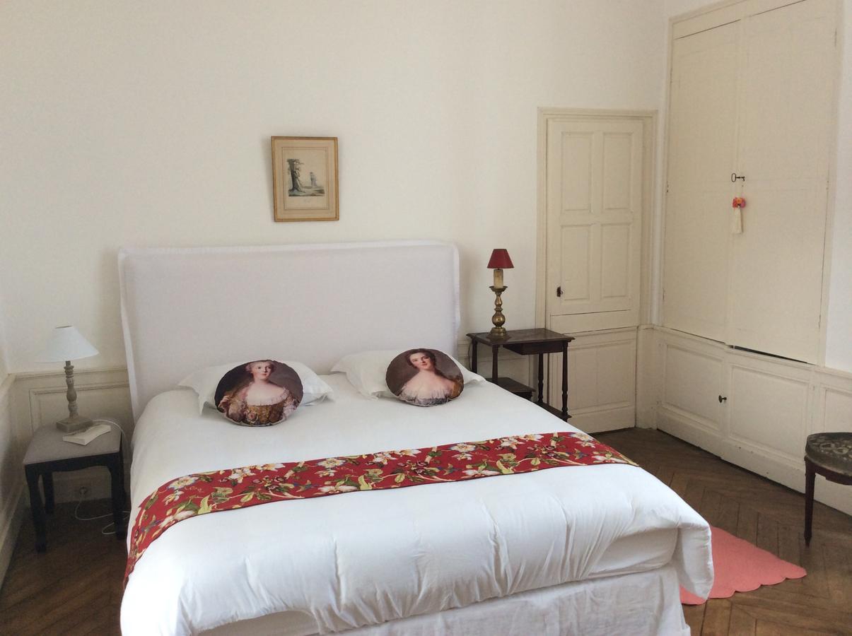 Hotel Des Tailles モルターニュ・オー・ペルシュ エクステリア 写真