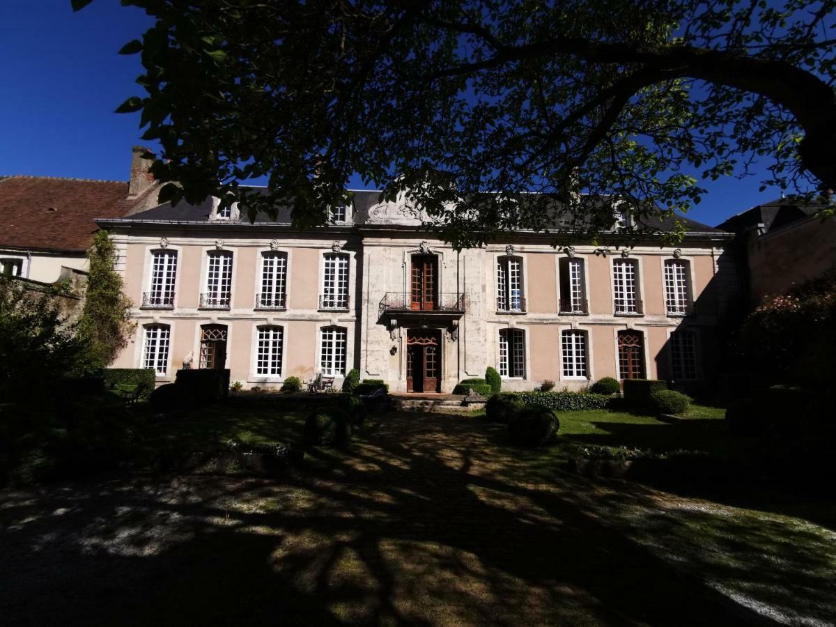 Hotel Des Tailles モルターニュ・オー・ペルシュ エクステリア 写真